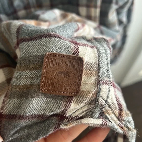 Roots | Button Up - Picture 3 of 4